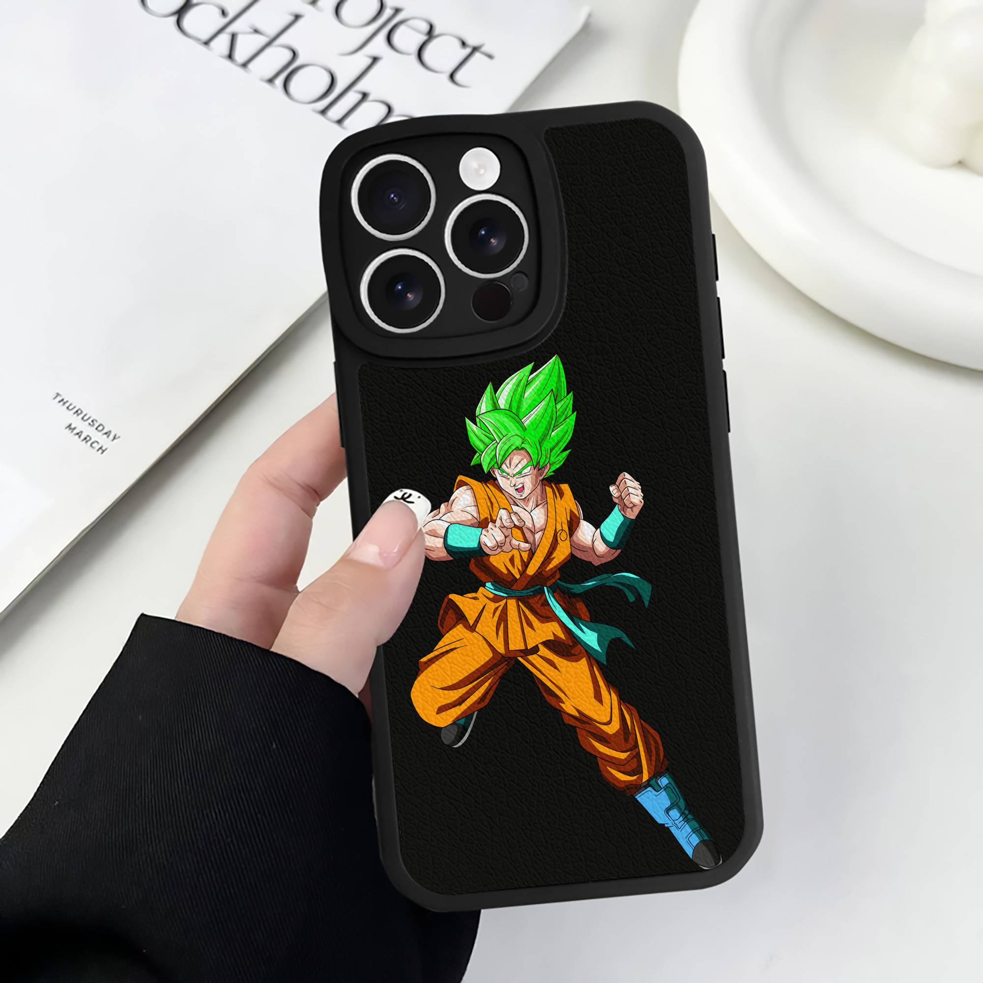 （画像用） ドラゴンボール 孫 悟飯（そんごはん）DRAGON BALL Son Gohan 【iPhone 16シリーズ対応】シリコンスマホケース（レザー調） 材質：シリコン